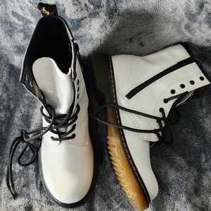 Dr Martens 1460 Leather Lace Up NEW Sz 7Wmns/38EU/Juniors6